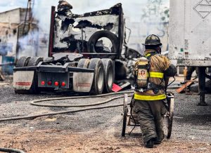 Incendio de tractocamión en San Sebastián de las Barrancas, SJR; sin personas lesionadas