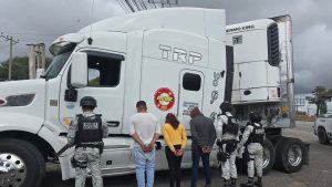 Persecución en la México–Querétaro deja tres detenidos y dos tráileres recuperados