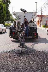 Refuerzan «brigada antibaches» para mantener en buen estado las calles durante las lluvias en Corregidora