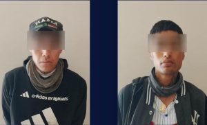 Detienen a dos sujetos con pasamontañas y armados en San Juan del Río; portaban cuchillos y un arma réplica