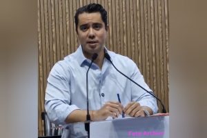 Eden Muñoz y la empresa organizadora serán sancionados por cantar canción que hace apología al delito en Querétaro, advierte FeliFer