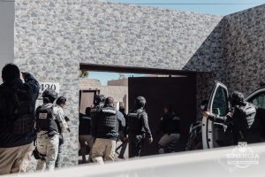 Cae red de narcomenudeo durante un megaoperativo en Querétaro; seis personas fueron detenidas y aseguraron armas, drogas y un inmueble