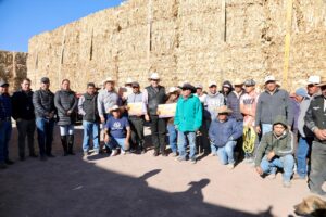 Entregan 140 pacas de forraje a 51 productores ganaderos de Colón