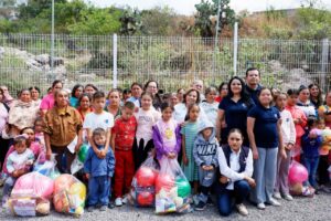 Entregan juguetes y aguinaldos a 114 niñas y niños durante festejo del Día del Niño en Santa Rosa Jáuregui
