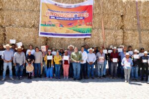 Entregan 185 pacas de forraje a 76 productores de Colón como apoyo al sector ganadero del municipio