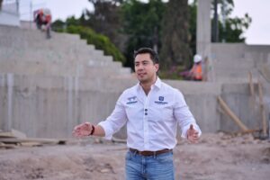 Avanza rehabilitación de la Unidad Deportiva Josefa Ortiz: construyen nuevas gradas y espacios modernos