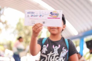 Corregidora arranca entrega de Becas Municipales para estudiantes de primaria, secundaria y universidad